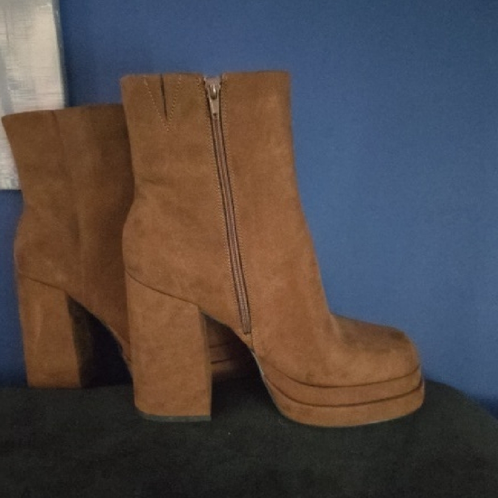 Steve Madden Ontario Brown Suede Platform Boots NEW NEVER BEEN WORN size 9